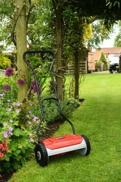 Cobra HM381 Hand Cylinder Mower 38cm (15in) With Grass Bag 11 Cobra HM381 Hand Cylinder Mower 38cm (15in) With Grass Bag -PlantHub Shop DSC 2486